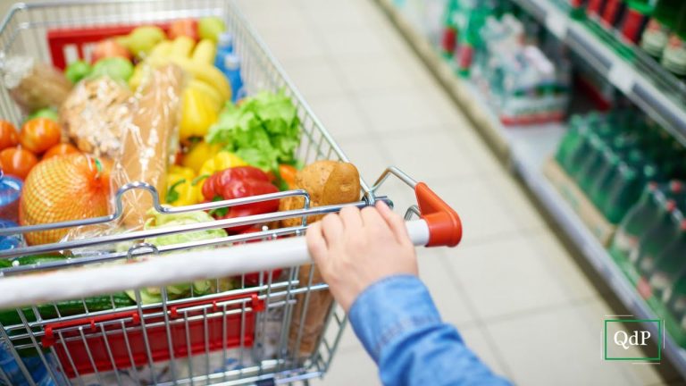 Un maxi buono spesa per famiglie bisognose: dal 18 luglio arriva la carta solidale "Dedicata a te" 