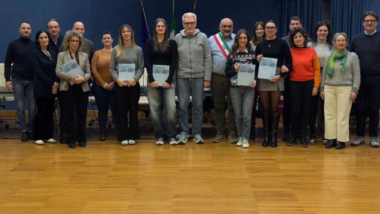 Il consiglio comunale si apre con le borse di studio a laureati e diplomati col massimo dei voti