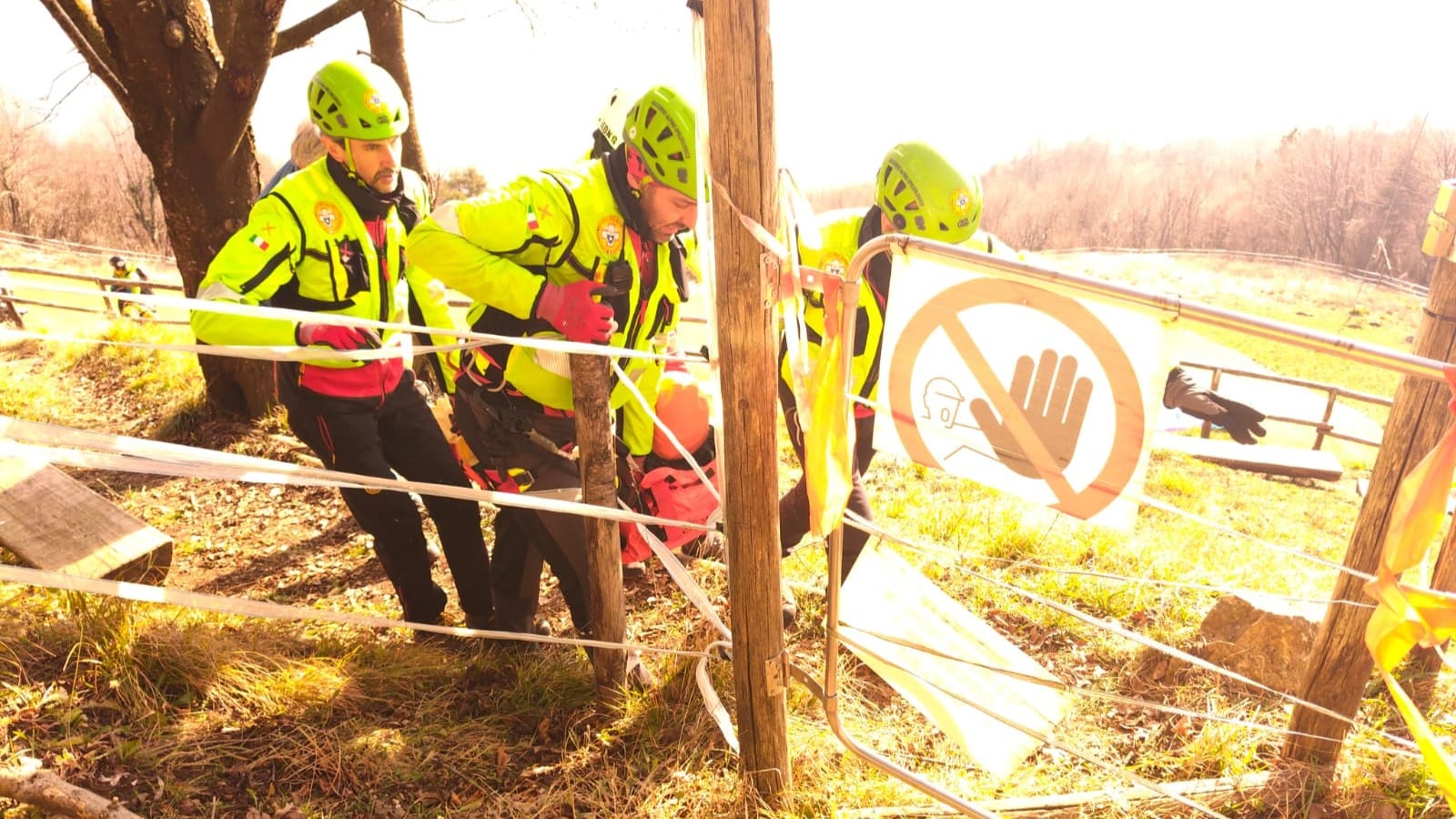 Cade col parapendio, soccorsi “internazionali” per una sessantenne