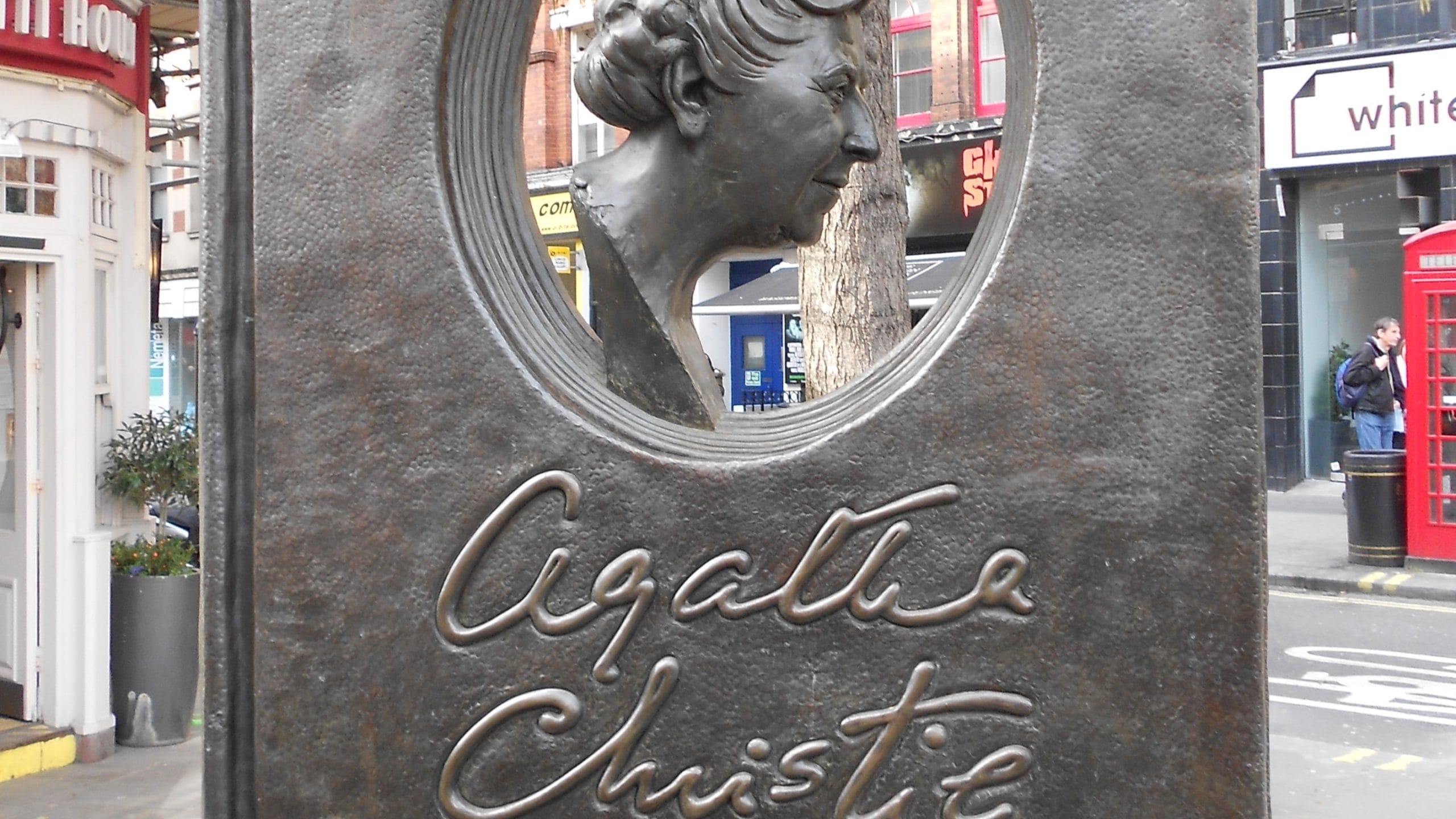 “La vita ha spesso una trama pessima”: 50 anni dalla morte della regina dei gialli Agatha Christie