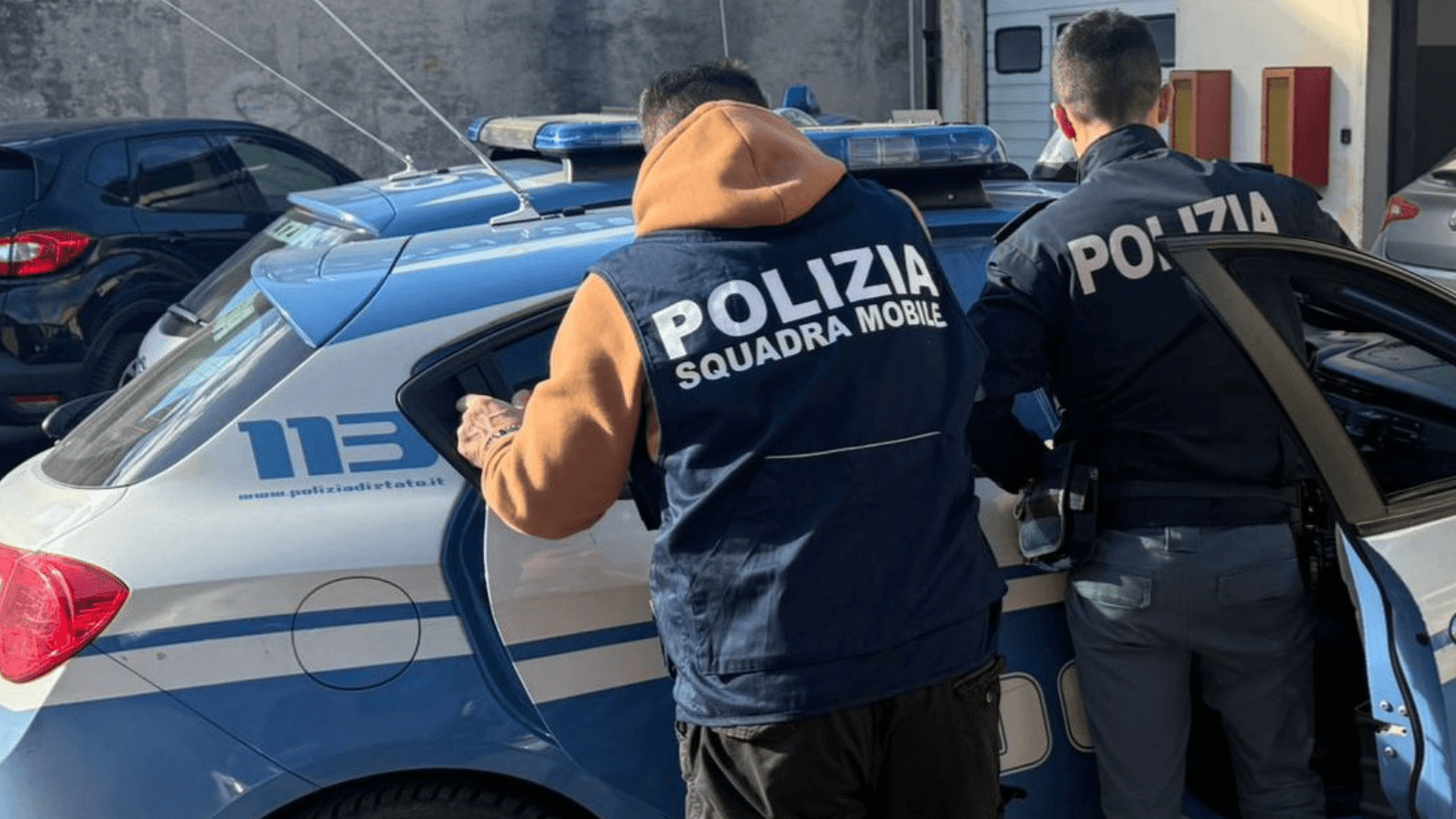 Trovato sotto casa dell’ex a urlare il suo nome: scatta il braccialetto elettronico