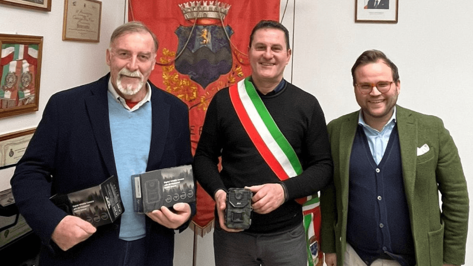 La Pro Loco di Covolo dona due fototrappole al Comune