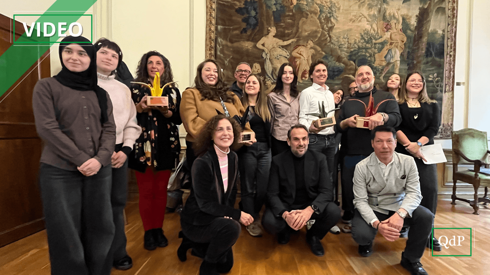 “La vetrina di Natale più bella”, premiati i vincitori. Conte: “Meglio accese che spaccate”