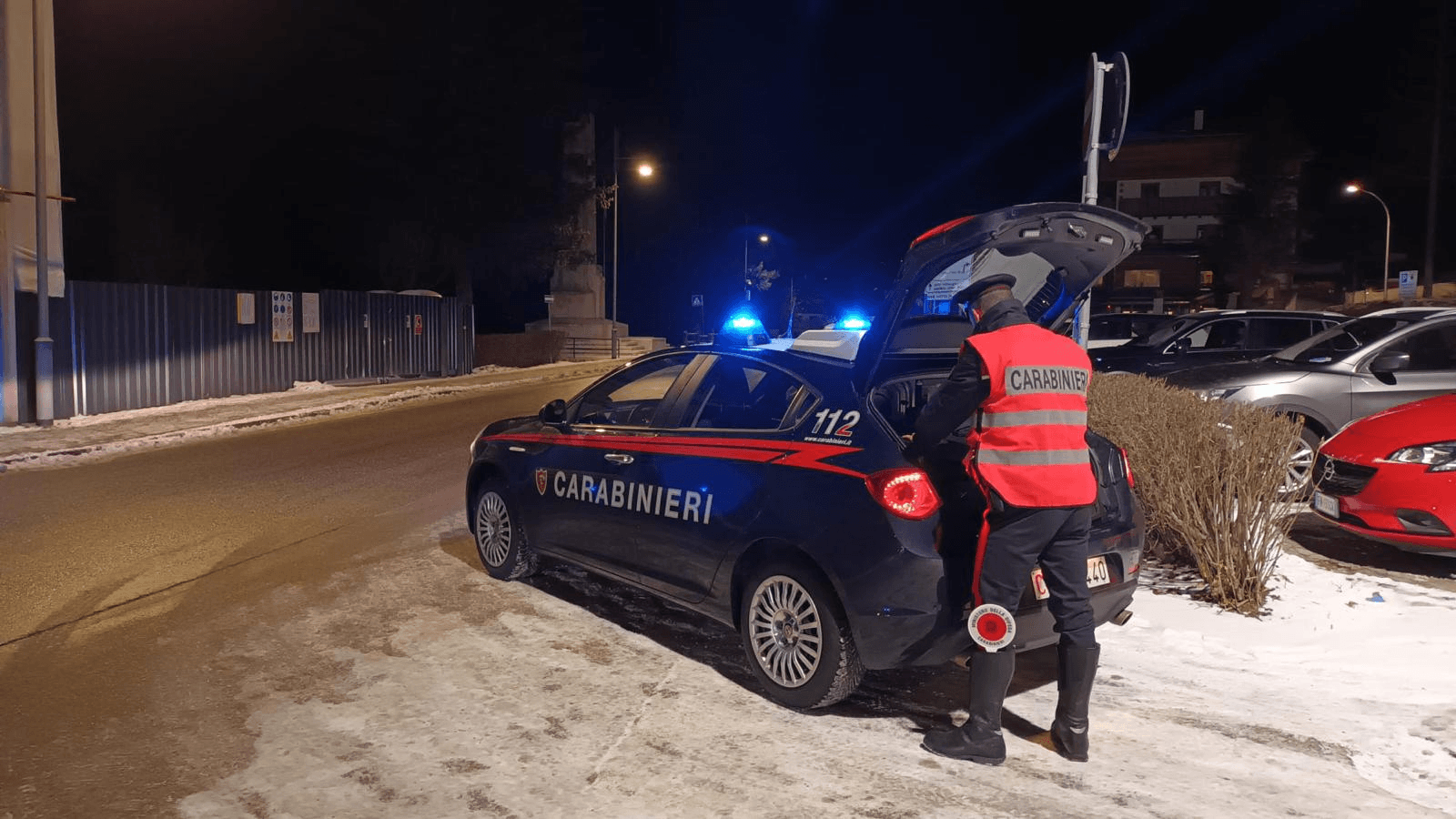 Controlli di Capodanno: la misteriosa valigia “imbottita” di hashish e le denunce agli automobilisti “brilli”