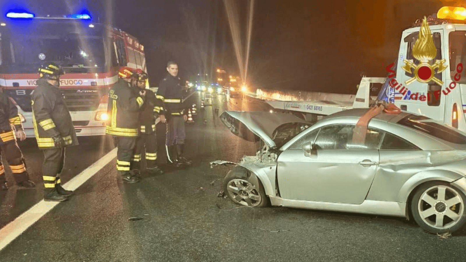 Incidente con principio d’incendio in A4: un ferito. Autostrada chiusa