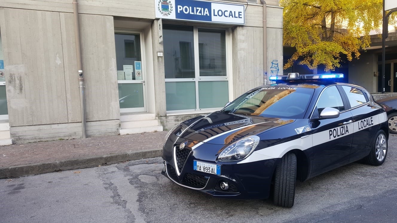 Semafori sulla Pontebbana: in 1500 passati col rosso. Turni serali della Locale rafforzati contro la prostituzione