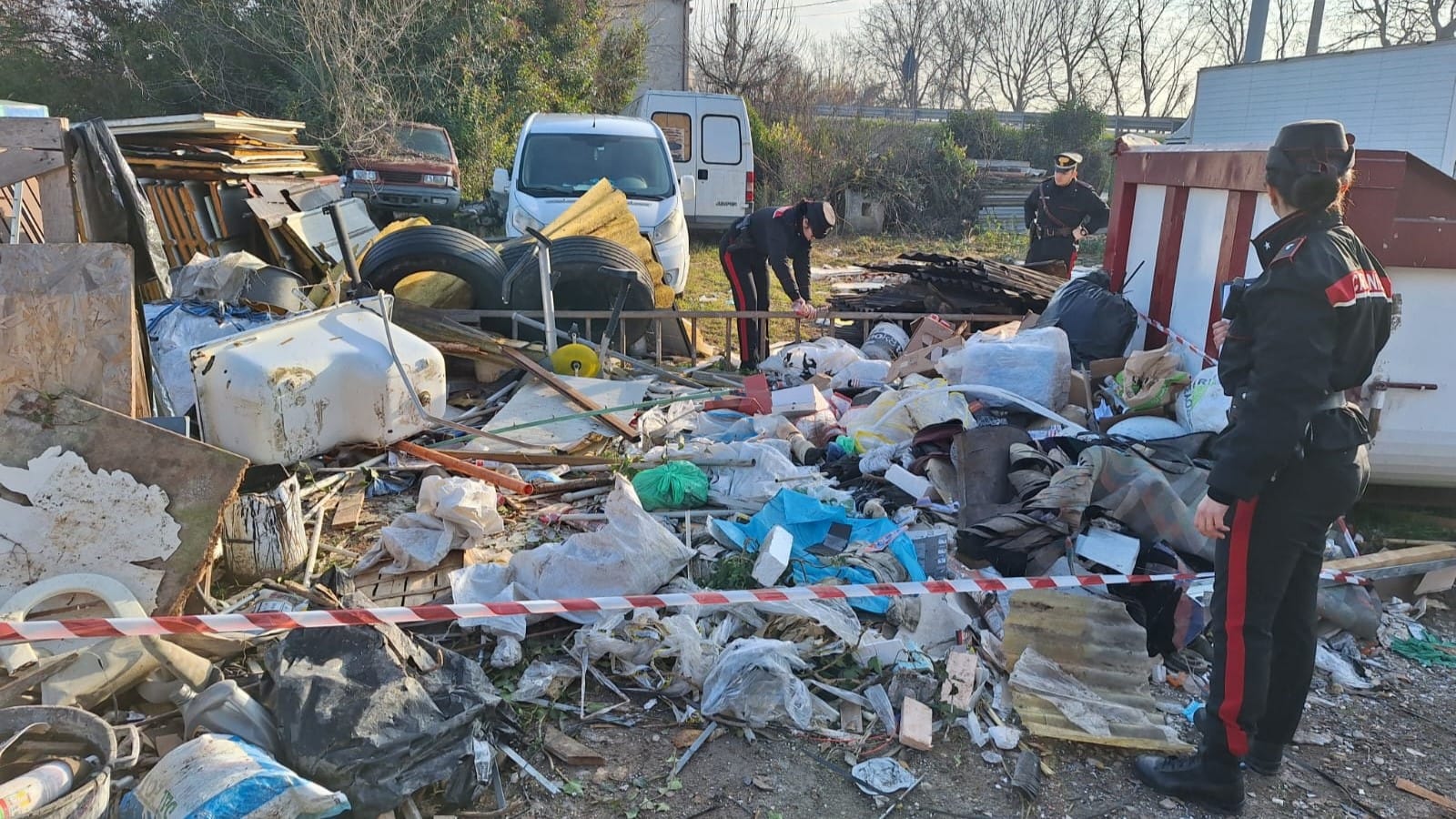 “Discarica abusiva” in area aziendale: denunciato amministratore di società edile