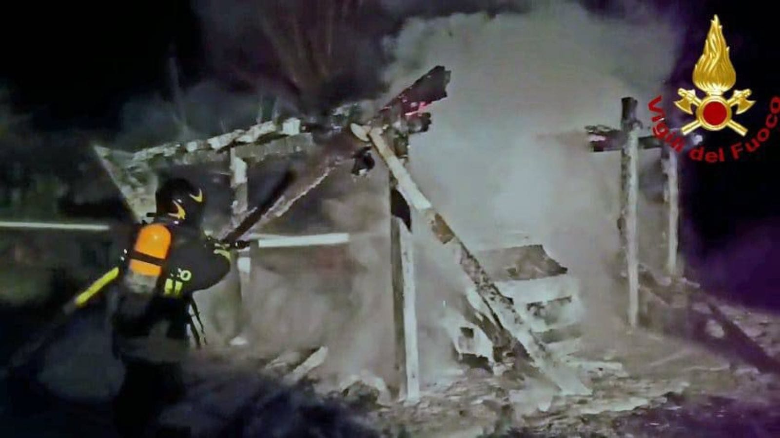 Incendio di un’auto in via Pantiera