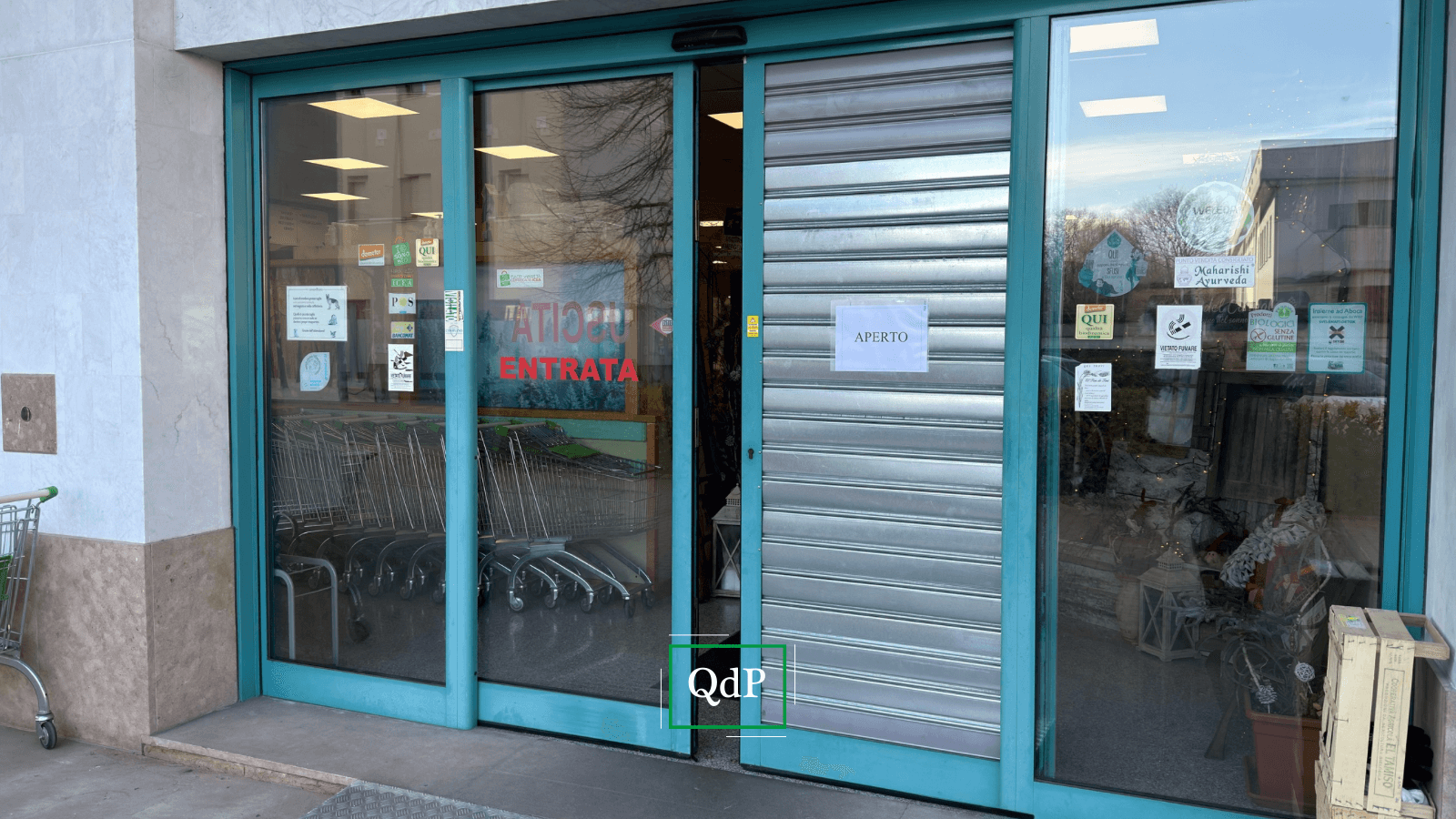 Porta sfondata con una sedia: ladro messo in fuga dall’allarme 